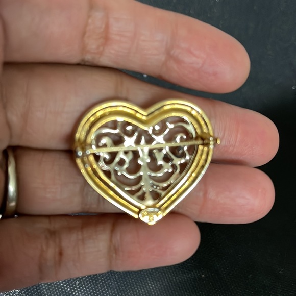 Vintage Danecraft  signed two tone heart filigree brooch - Picture 5 of 12